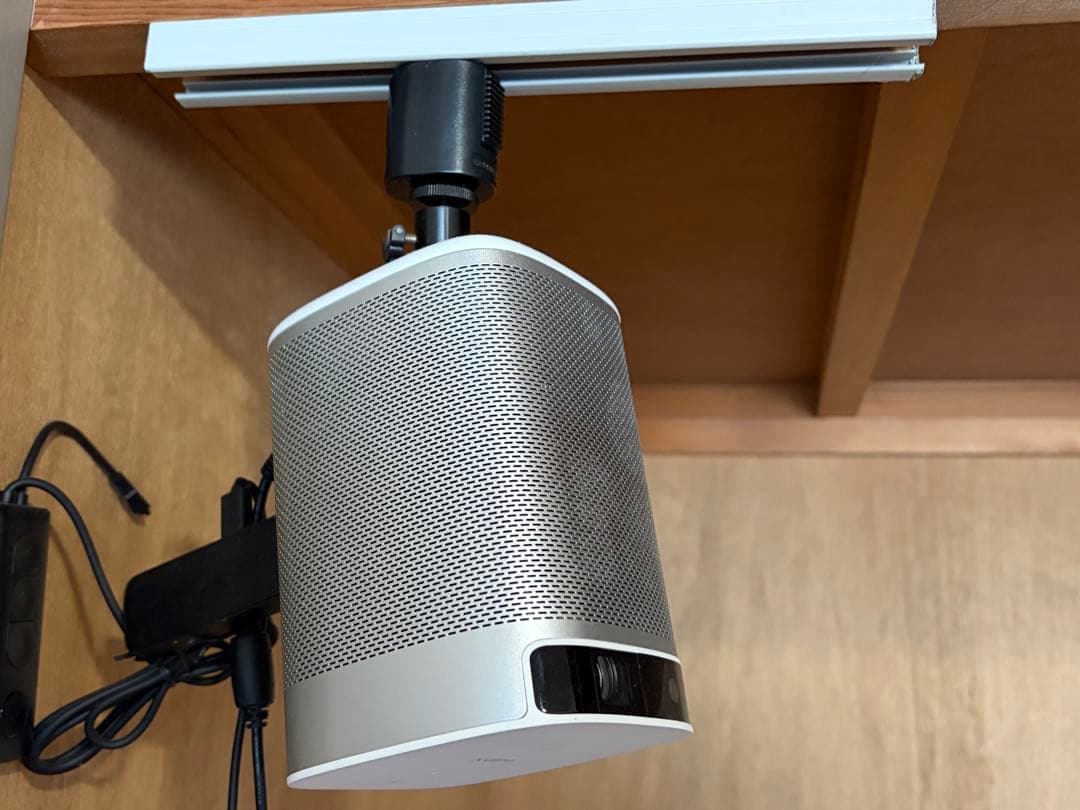 値段交渉あり！Xperia 円筒形プロジェクター 本体、及び吊り下げ式金具等。