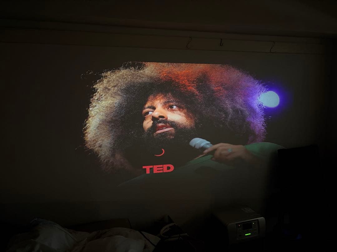 値段交渉あり！Xperia 円筒形プロジェクター 本体、及び吊り下げ式金具等。