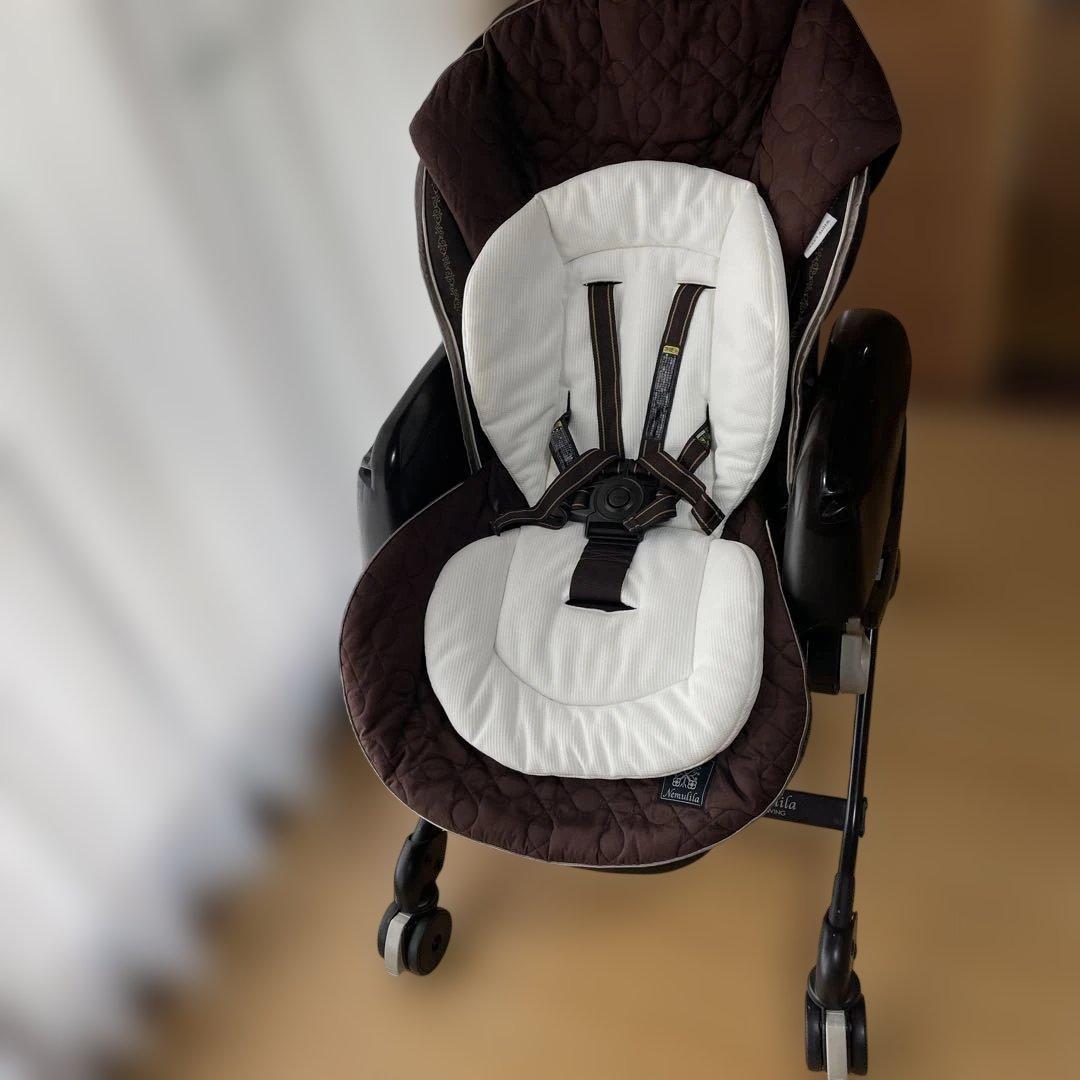 Combi nemulila AUTO SWINGベビーラック・チェア