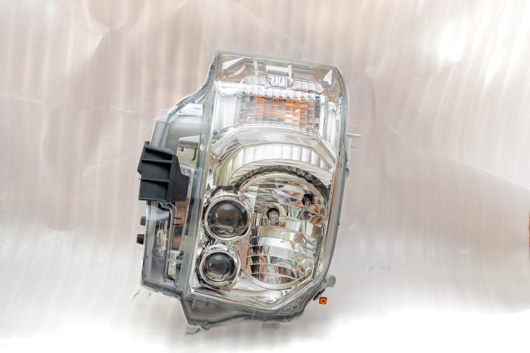 ハイエース 新車外し 8型 純正ヘッドライト(左右セット）刻印84