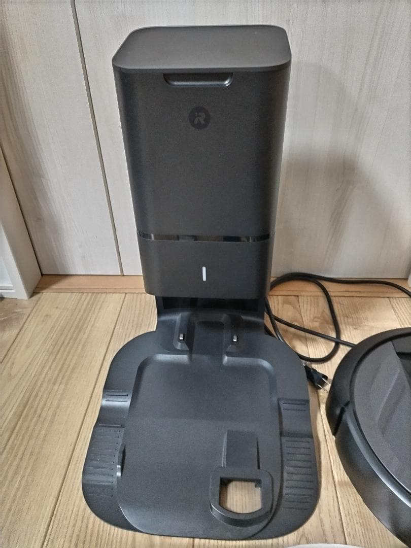ロボット掃除機本体（ルンバi7+、2020年購入）