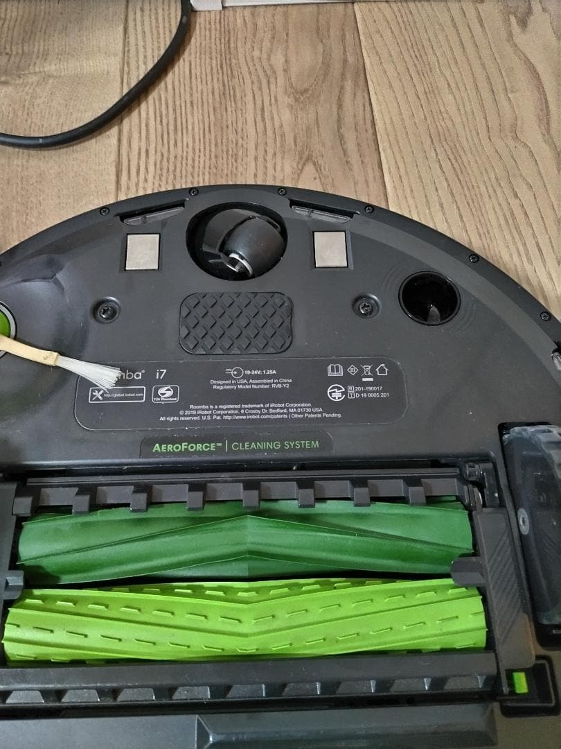 ロボット掃除機本体（ルンバi7+、2020年購入）