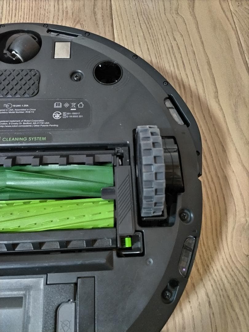 ロボット掃除機本体（ルンバi7+、2020年購入）