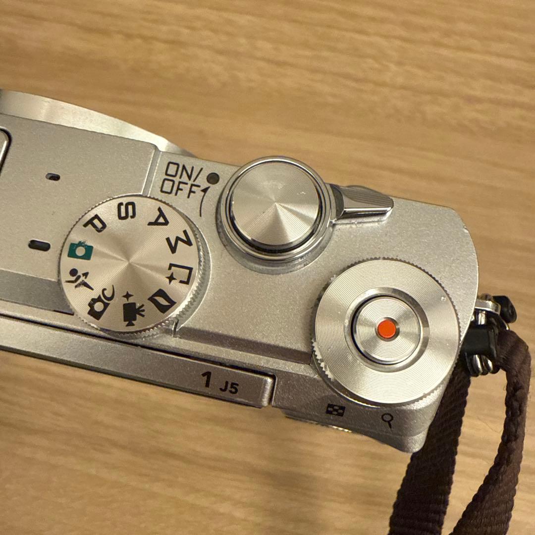 Nikon 1 J5ミラーレス一眼カメラ 本体　標準レンズ　ケースセット