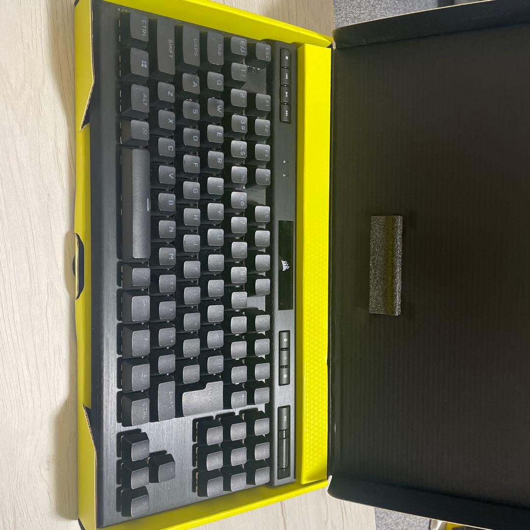 Corsair K70 RGB TKL ゲーミングキーボード