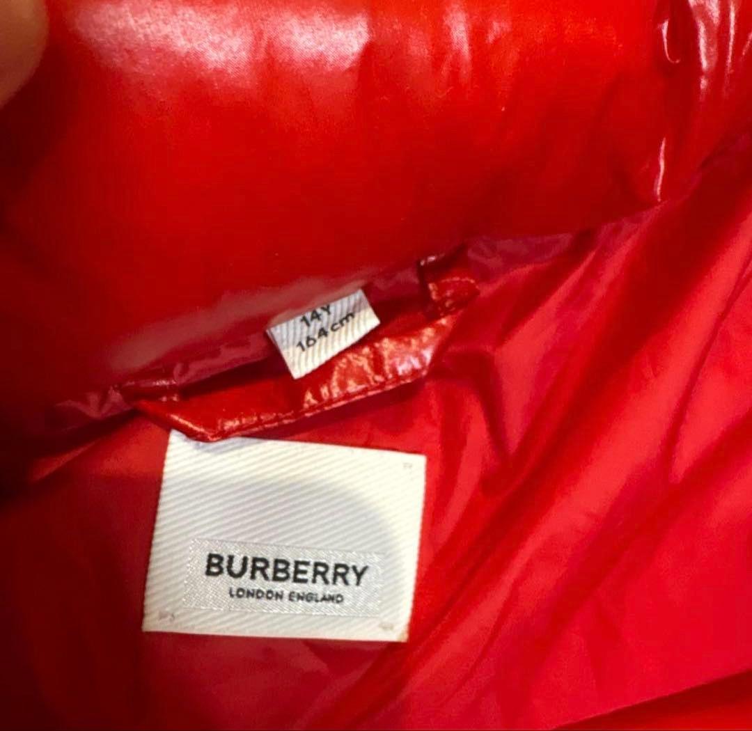 BURBERRY レッド ダウンコート フード付き