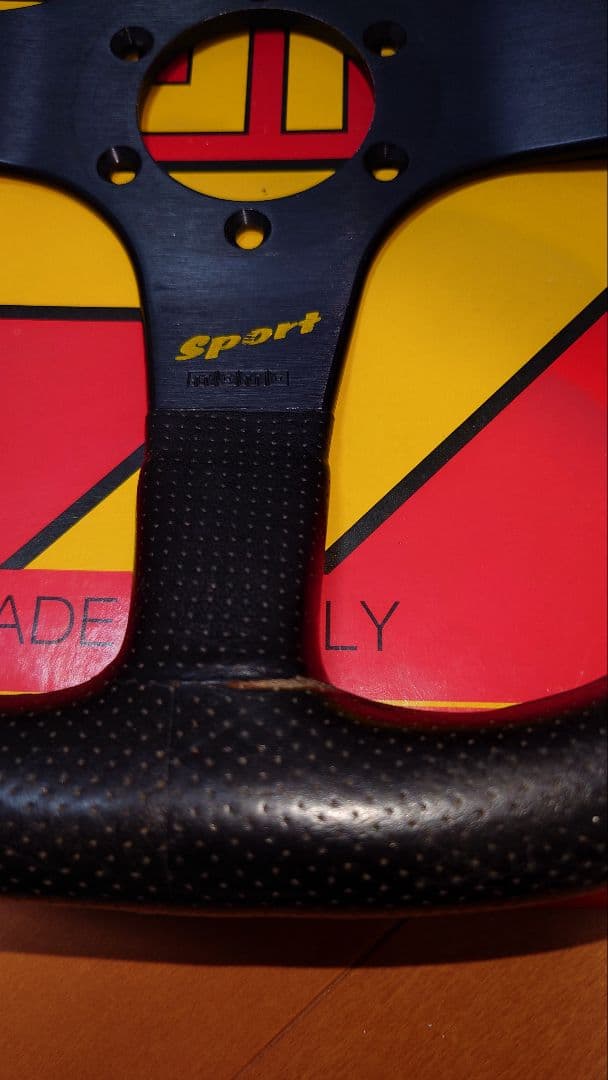 momo　ステアリング　スポーツ　レース350mm （R-11）