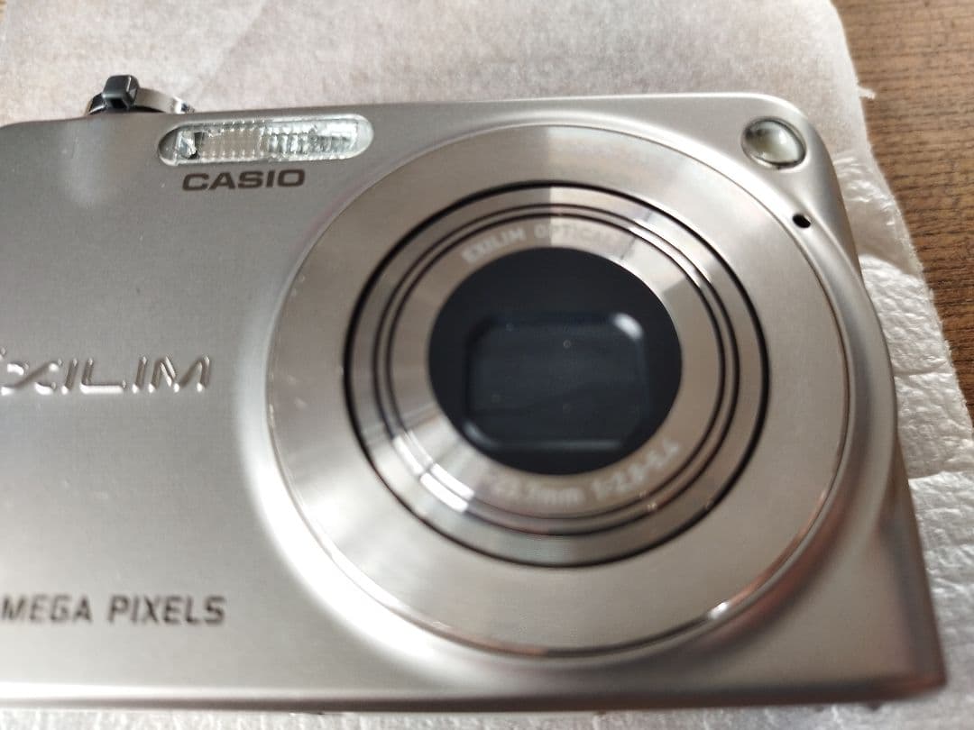 デジカメCASIOカシオ EXLIM 充電器付き
