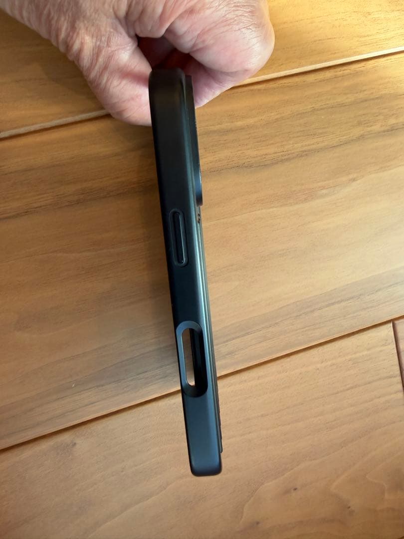 RIMOWA ブラック iPhone 16 Pro ケース