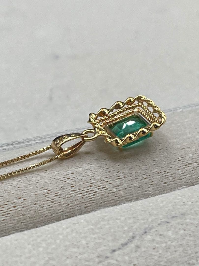 JA96★高級 エメラルド0.64ct K18 ペンダントヘッド 鑑付