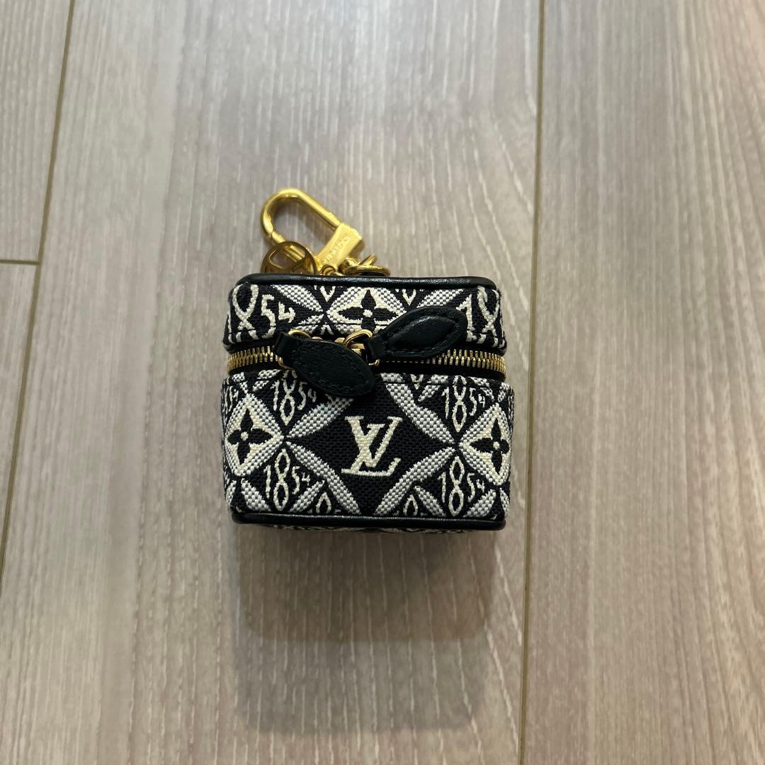 VUITTONのAirPodsケースSINCE 1854