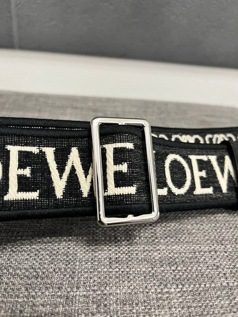 Loewe ロエベ アナグラムショルダーストラップ　ブラック