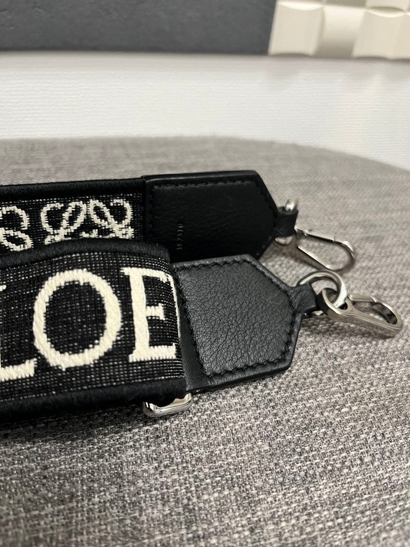 Loewe ロエベ アナグラムショルダーストラップ　ブラック