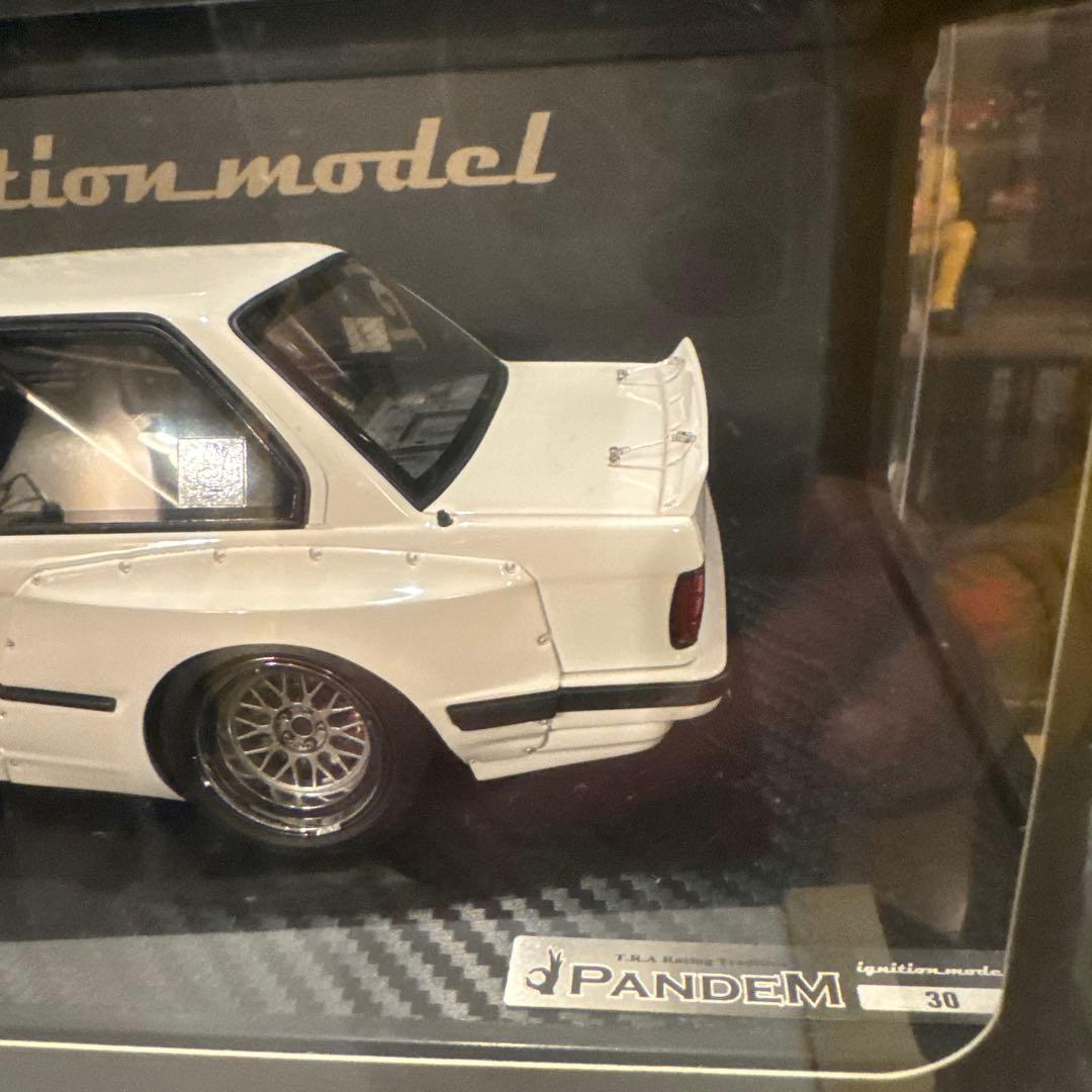 ignition model PANDEM  E30ホワイト 1/18