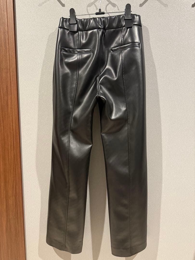 【新品未使用】YONFA⭐︎ヨンファ⭐︎レザーキックフレアパンツ⭐︎S size