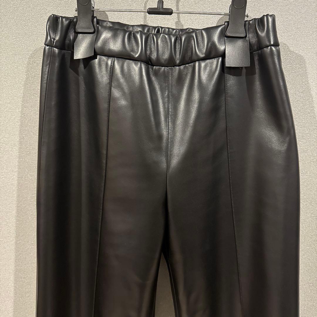 【新品未使用】YONFA⭐︎ヨンファ⭐︎レザーキックフレアパンツ⭐︎S size