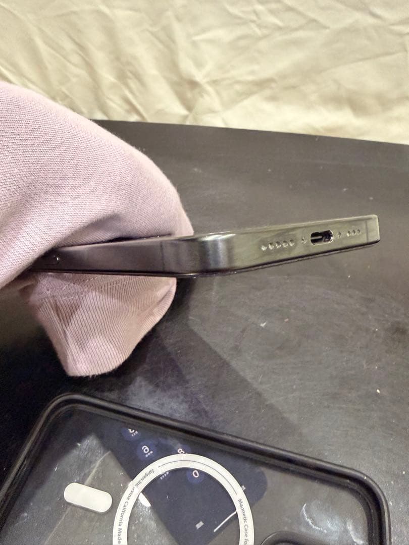 美品iPhone15Pro ブラックチタニウム256GB本体 カバー フィルム付