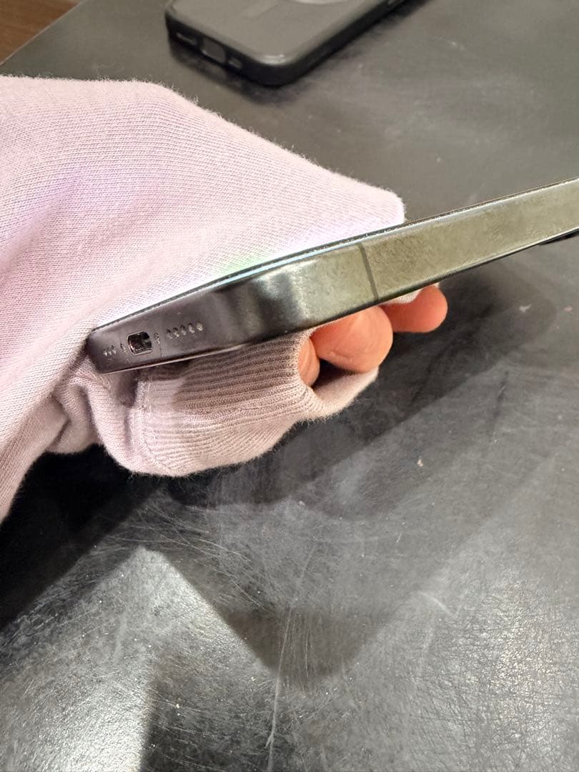 美品iPhone15Pro ブラックチタニウム256GB本体 カバー フィルム付