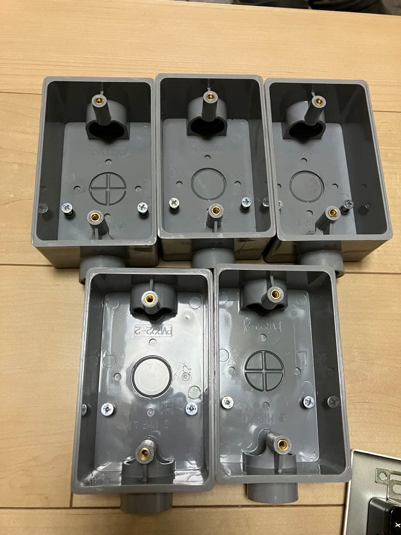 アメリカン電機 引掛形埋込コンセント接地2P30A250V 3320-L6