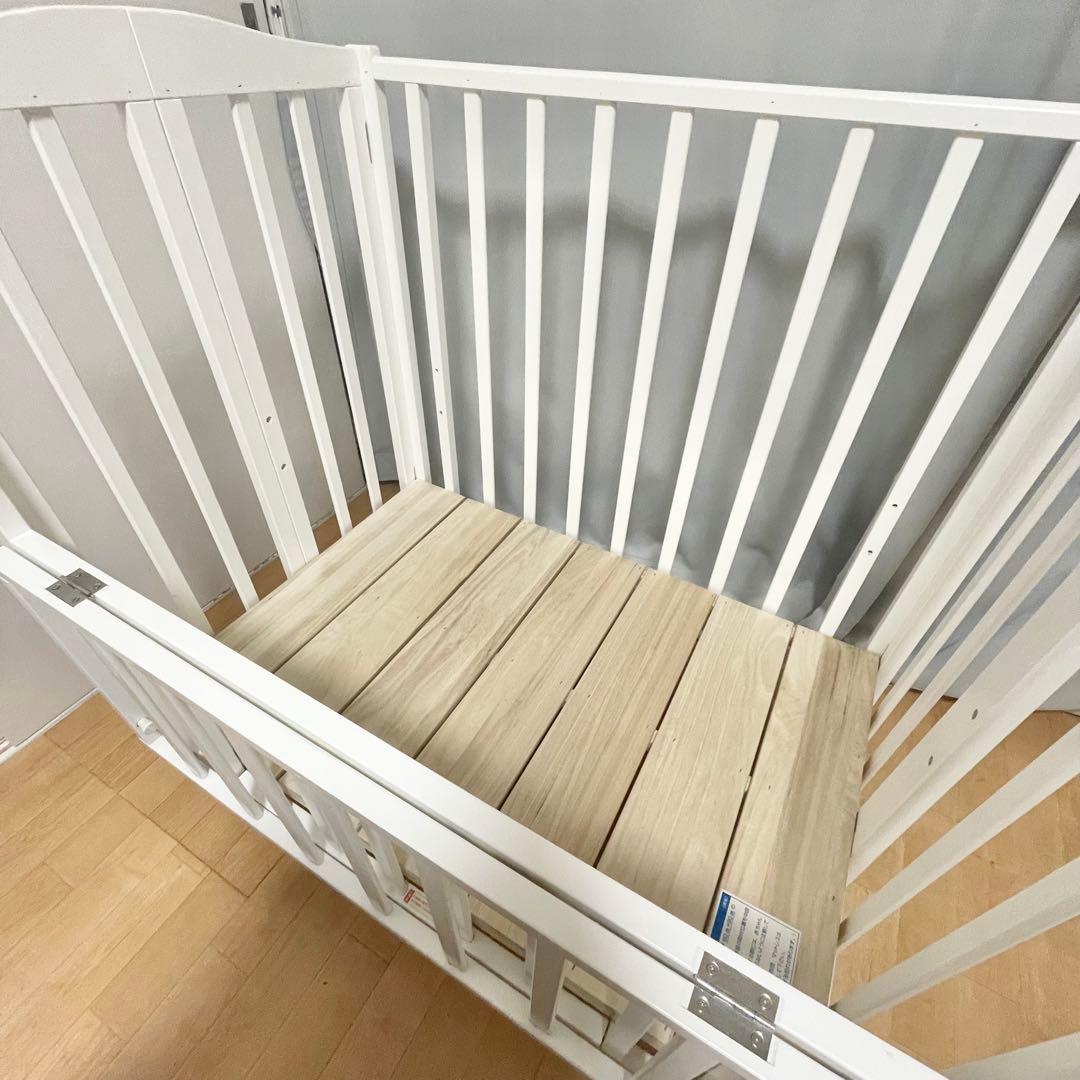 【ゆかちゃん】カトージ　折りたたみベビーベッド キャスター付き