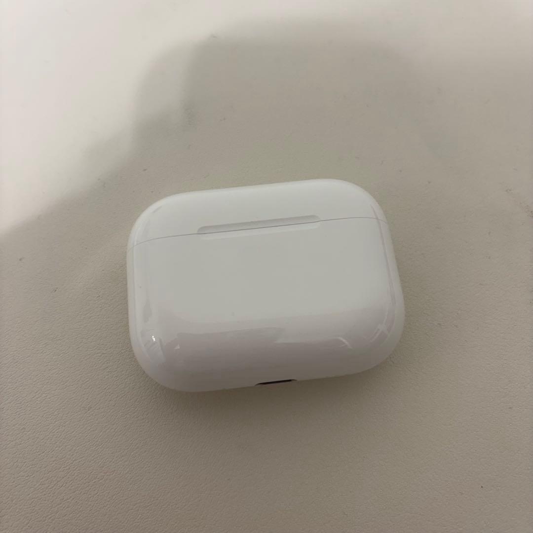 Apple AirPods Pro 第3世代 本体と充電ケース