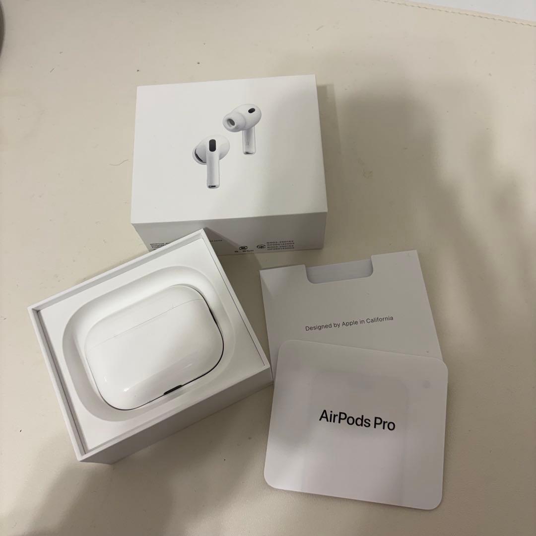 Apple AirPods Pro 第3世代 本体と充電ケース
