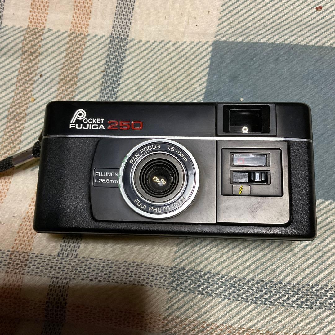 フジカ　ポケットフジカ250 1977年 110フイルム【ポケットカメラ　美品】