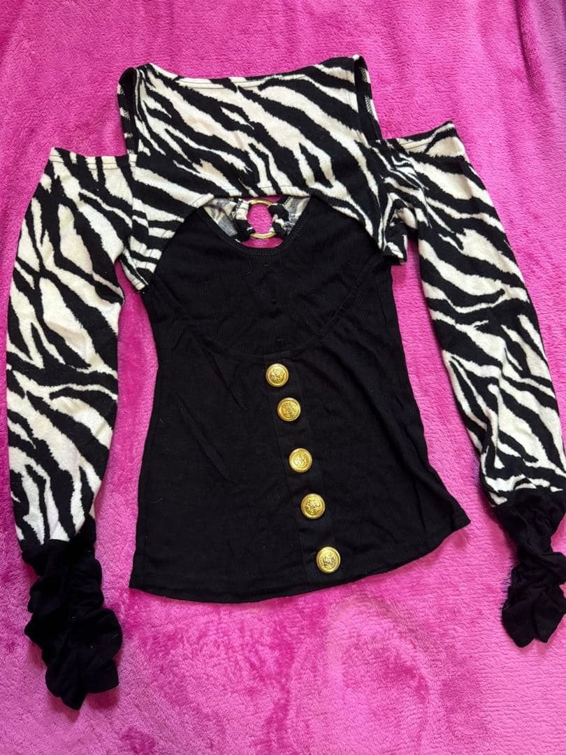 d.i.a. ゼブラ柄フリル長袖トップス