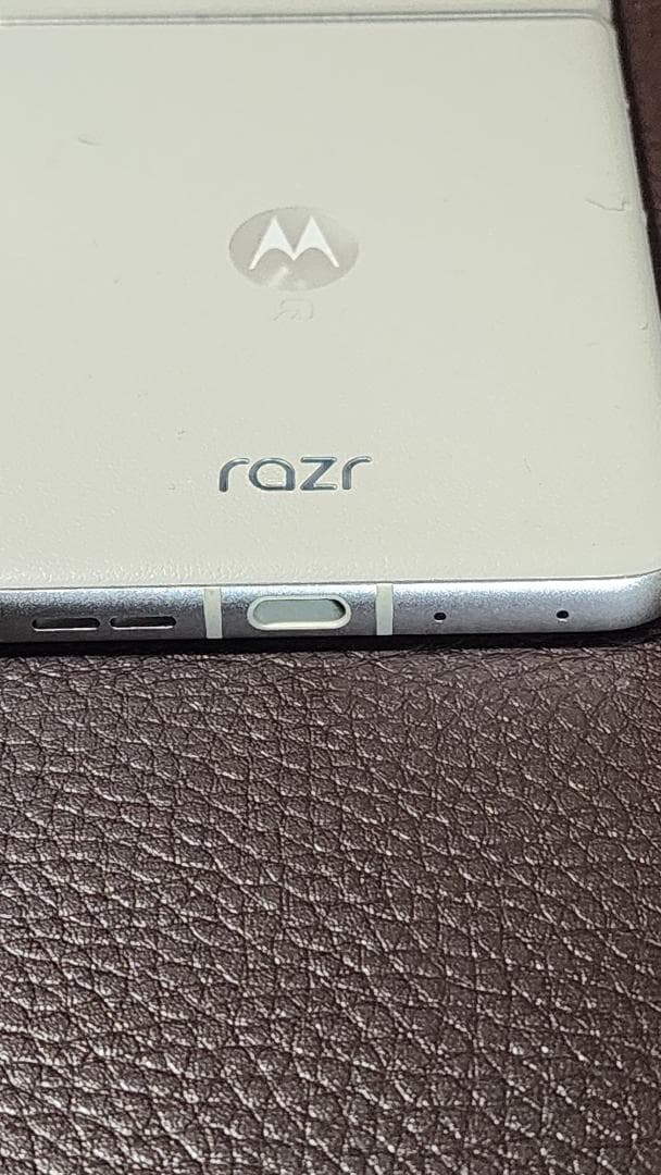 Motorola razr 50 サンドクリーム　12GB 512GB