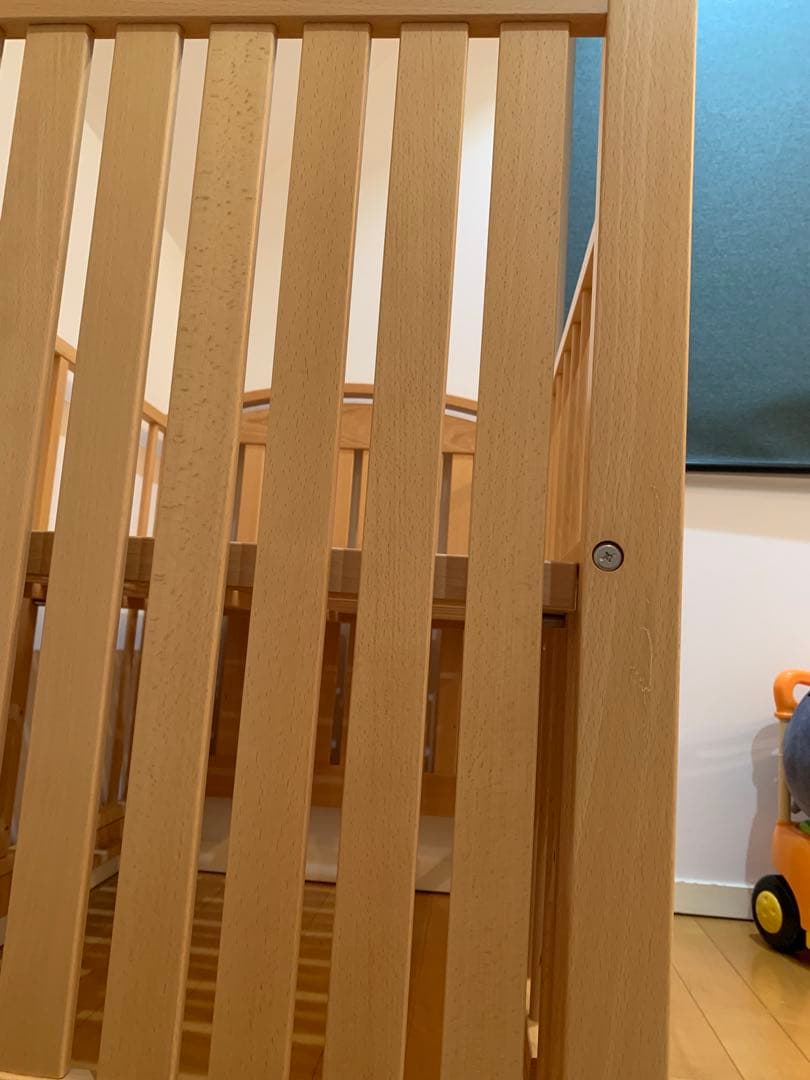 値下げ！MIKI HOUSE 木製ベビーベッド キャスター付き　すのこ床板