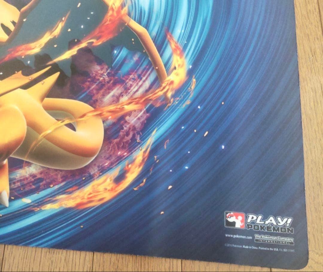 海外　メガリザードン　プレイマット