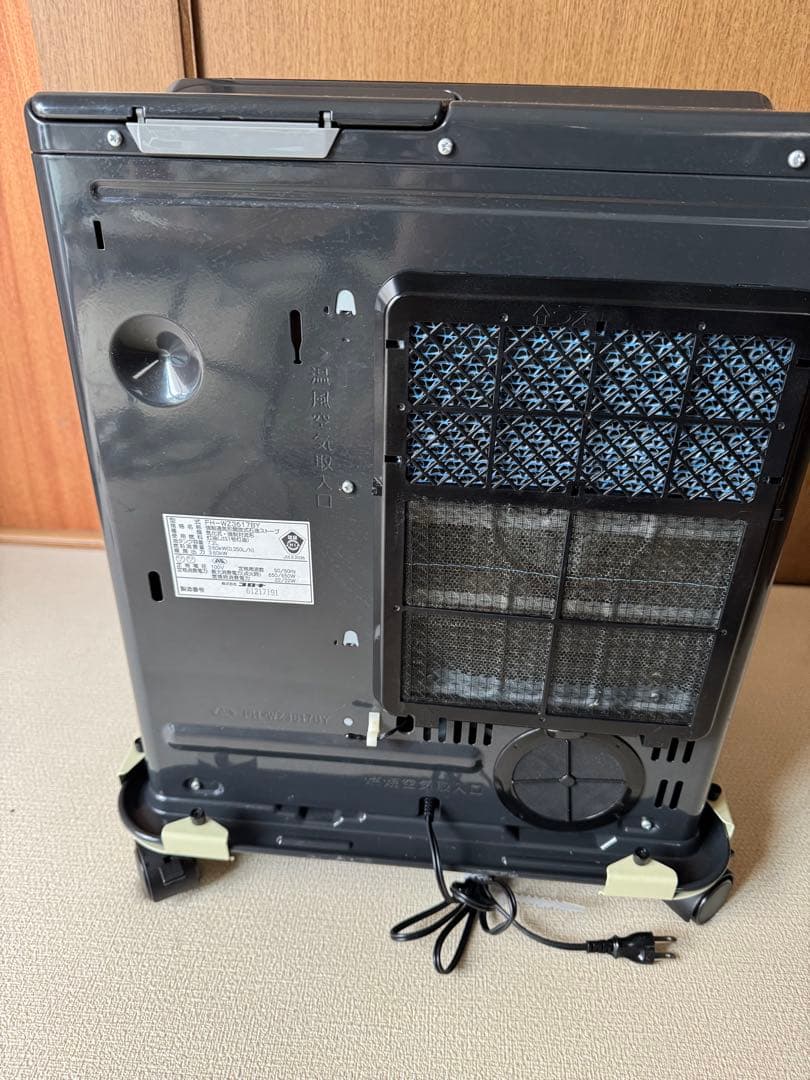 ★ プレミアムエディション 移動に便利なキャスター付　石油ファンヒーター送料込★