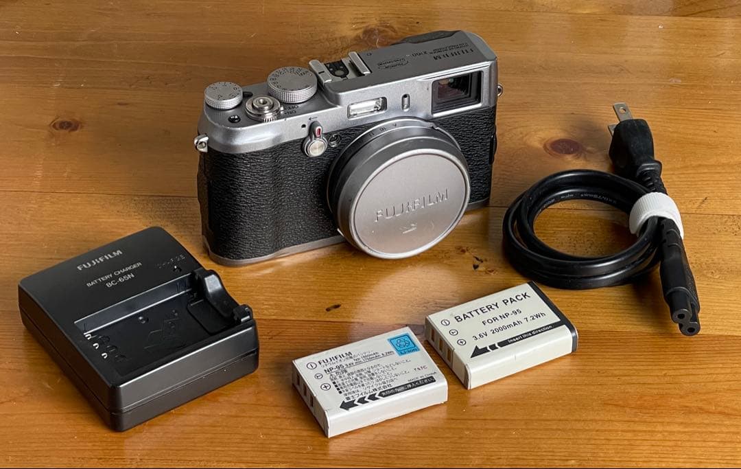 【名機・希少】FUJIFILM FinePix X100 初代