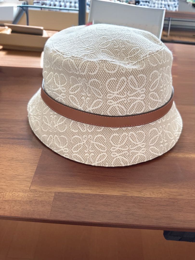 LOEWE バケットハット アイボリー