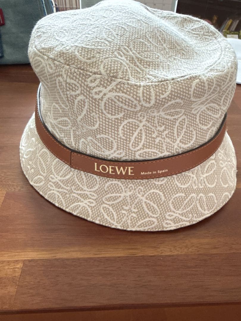 LOEWE バケットハット アイボリー