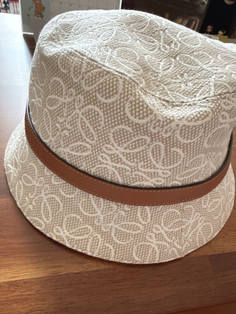 LOEWE バケットハット アイボリー