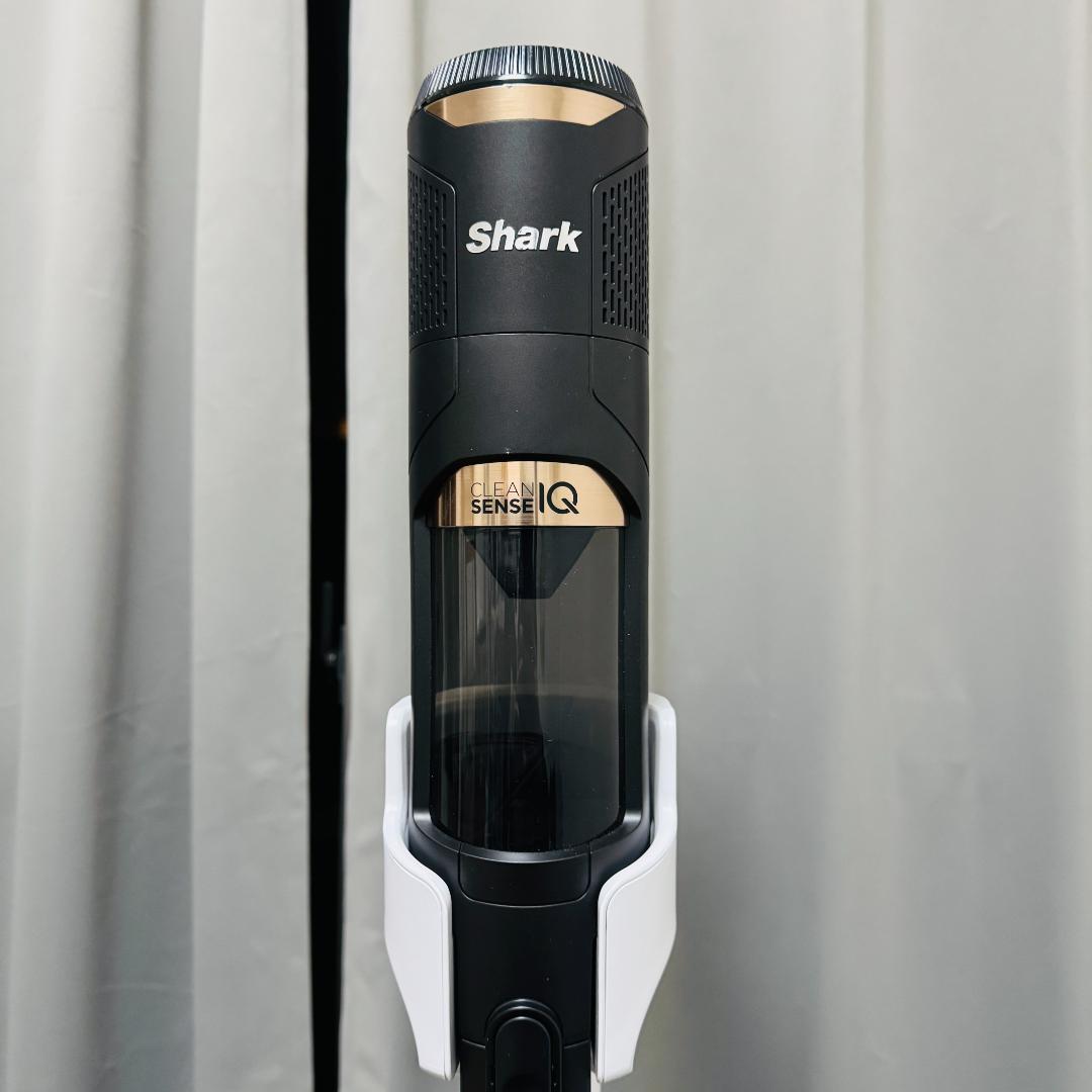 shark シャーク　Clean Sense iQ+ IW3241JBK