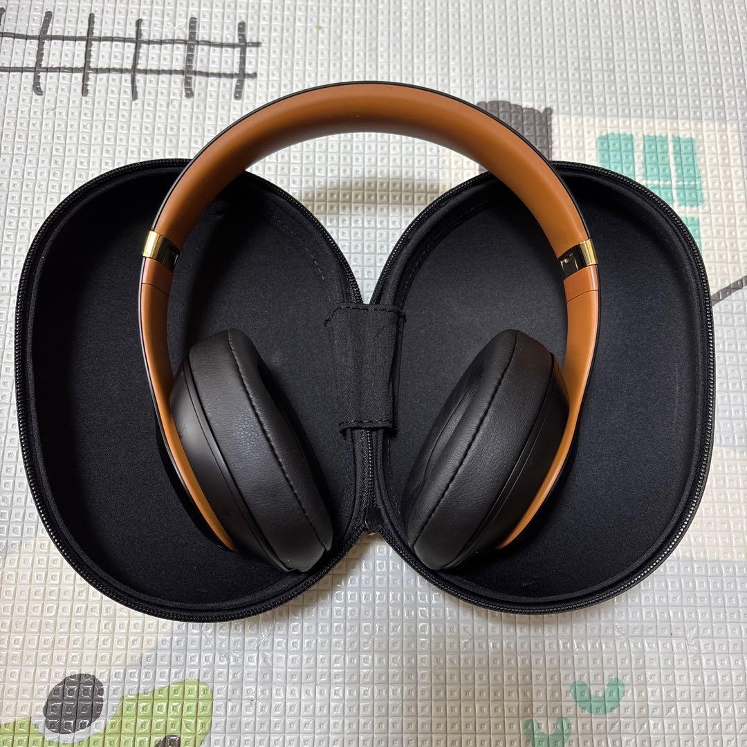 Beats Studioワイヤレスヘッドホン ブラック/ブラウン ケース付き