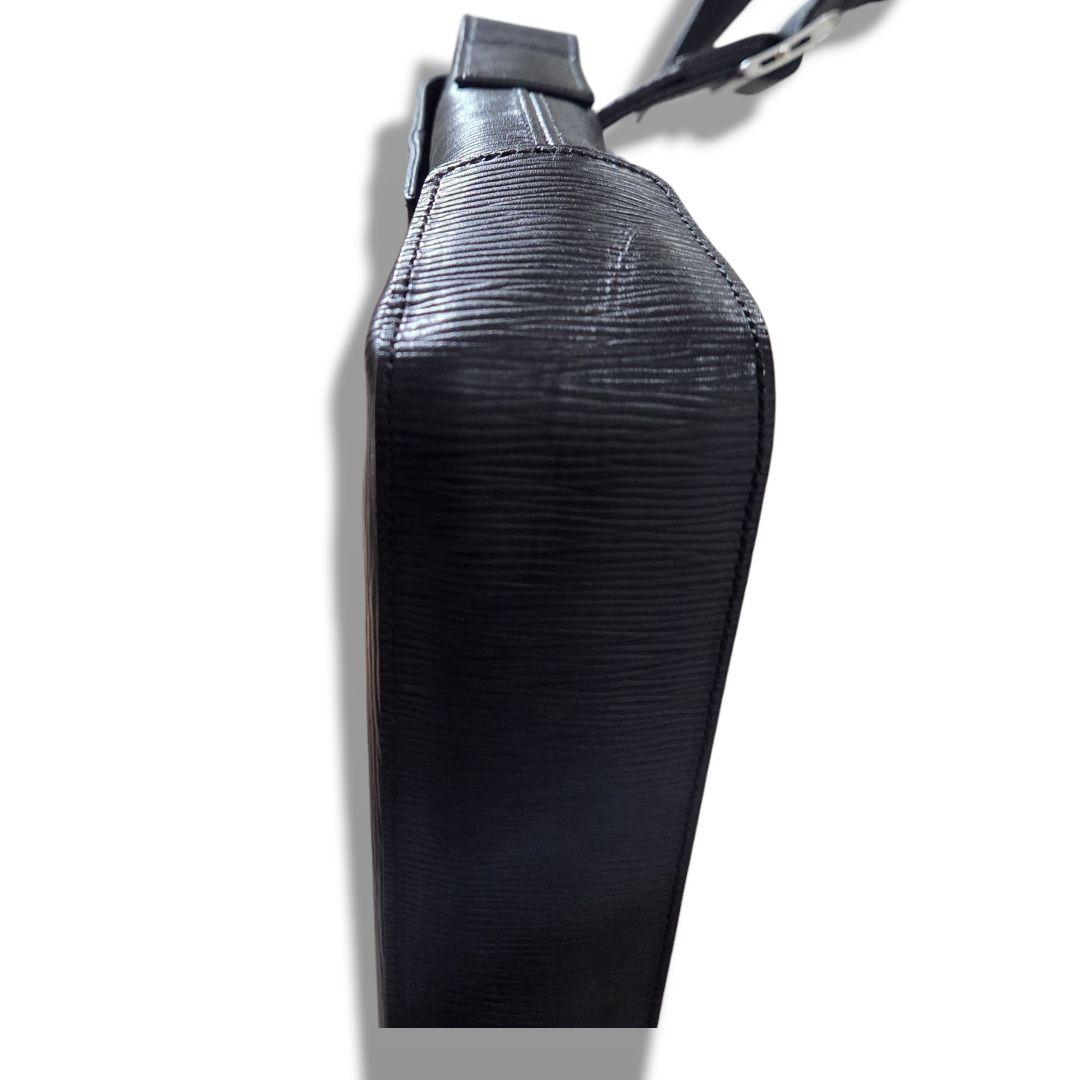 【極美品】aniary アニアリ　ウェーブレザー　ショルダーバッグ　ブラック