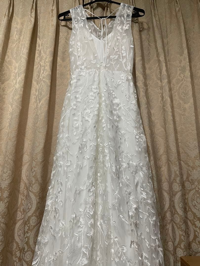 ドレスプロダクション　リーフ刺繍　Vネック　スレンダードレス　W275