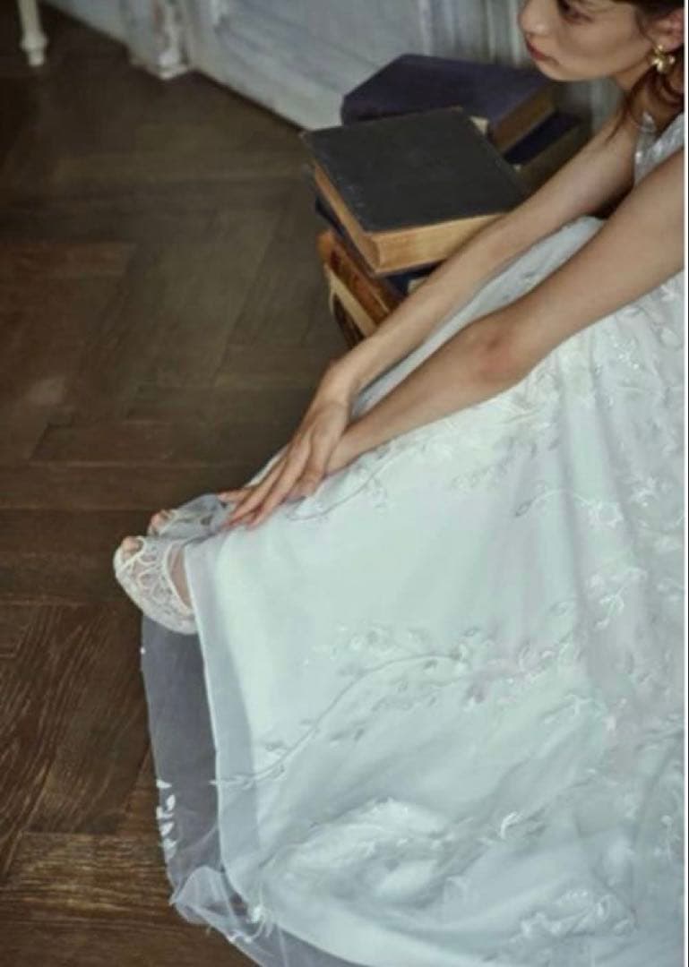 ドレスプロダクション　リーフ刺繍　Vネック　スレンダードレス　W275