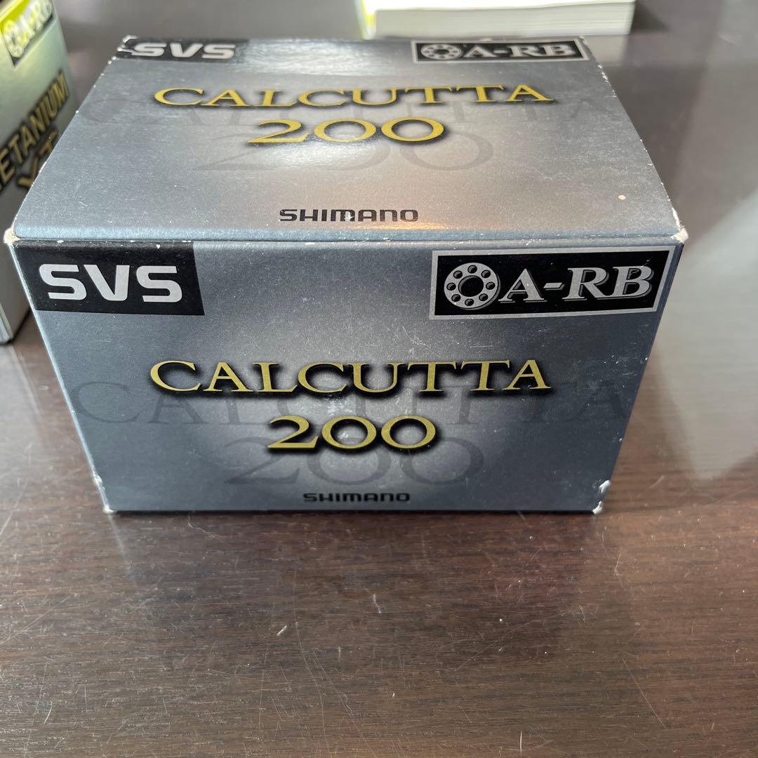 H*.様 【箱付・説明書／美品】シマノ カルカッタ200 SVS A-RB シル