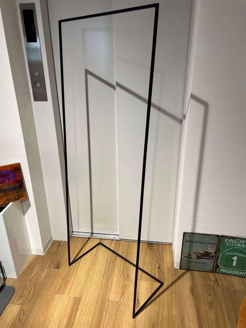 KANADEMONO カナデモノ社製　ミニマル アート ハンガーラック