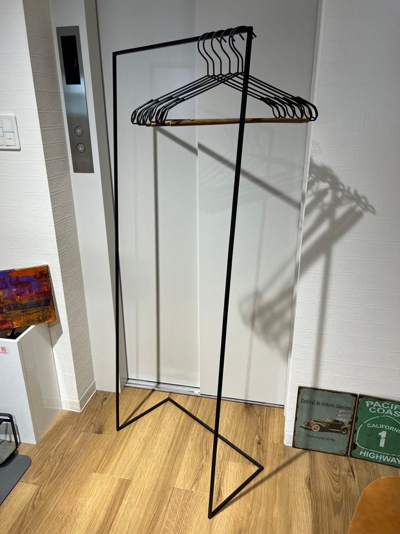 KANADEMONO カナデモノ社製　ミニマル アート ハンガーラック