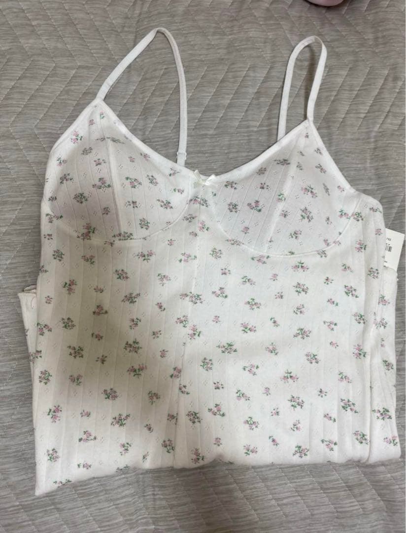 新品タグ付きALEXIA STAM フラワープリント キャミソール ロンパース