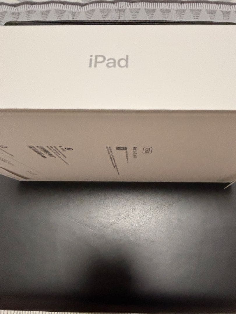 Apple iPad (A16) 第11世代 128GB カバー付