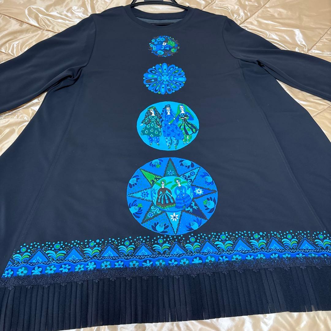 【未使用に近い】✨トクコプルミエヴォル✨黒地鮮やかなブルー系プリントチュニック❣️