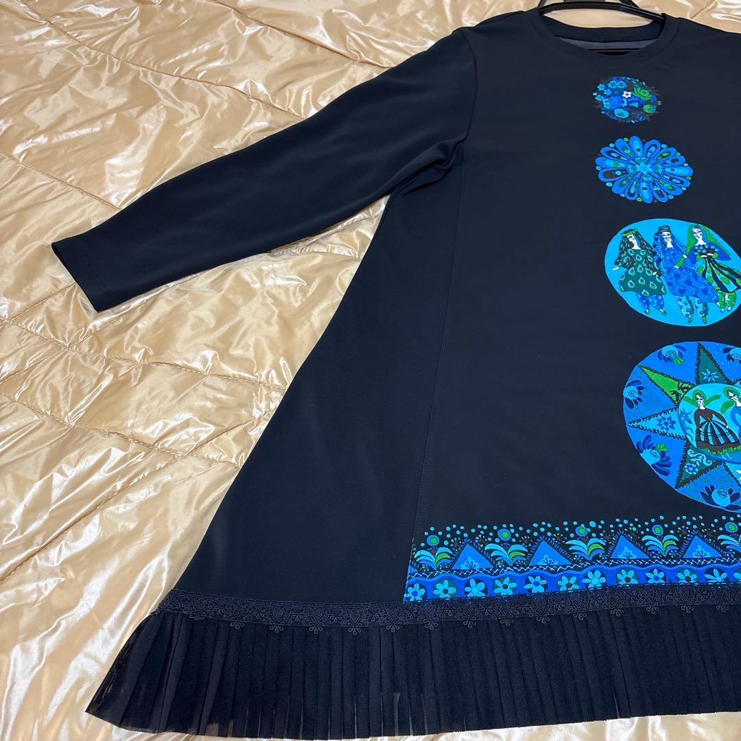 【未使用に近い】✨トクコプルミエヴォル✨黒地鮮やかなブルー系プリントチュニック❣️