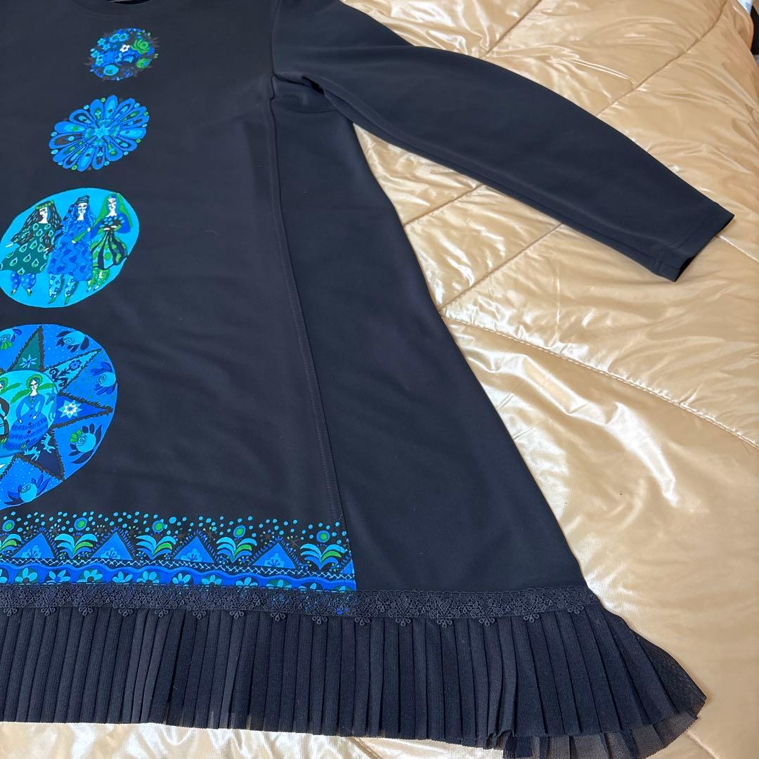 【未使用に近い】✨トクコプルミエヴォル✨黒地鮮やかなブルー系プリントチュニック❣️