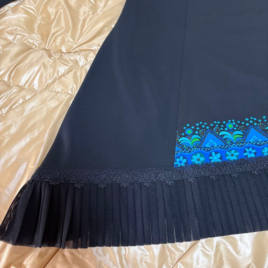 【未使用に近い】✨トクコプルミエヴォル✨黒地鮮やかなブルー系プリントチュニック❣️